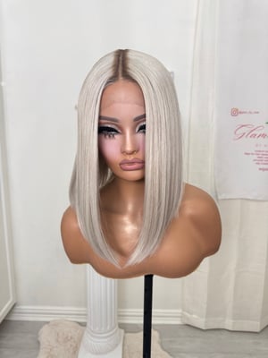 Image of Ash blonde bob luxury (ready to ship)
