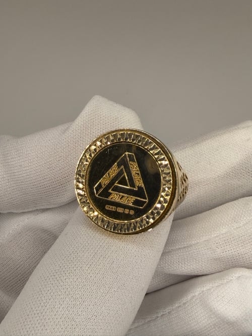 Image of Palace Skateboards 2017 Solid G 9K Sovereign Ring (Triferg)
