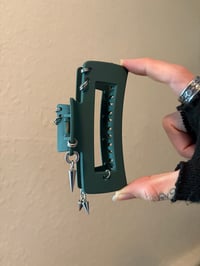 Image 2 of FIERCE CLAW CLIP (style L)