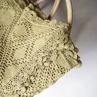 Image 2 of Dessus De Lit Ancien Au Crochet Chartreuse 