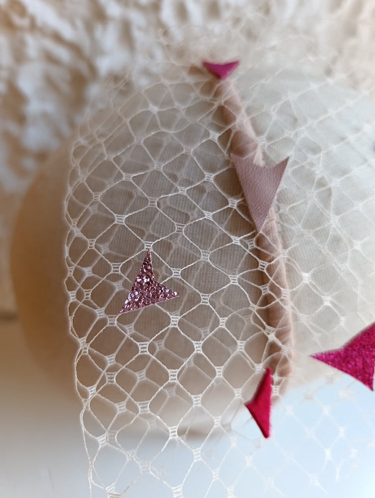 Image of Cerchietto veletta cipria con cuoricini rosso/rosa