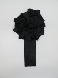 Image 2 of Médaillon/ Graceful