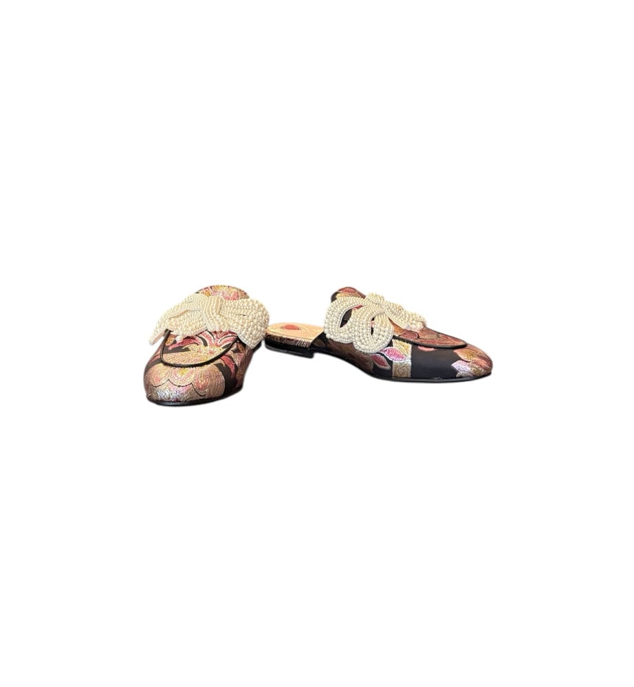Image of Gucci Size 37 Pearl Embellished Slides 1010-95