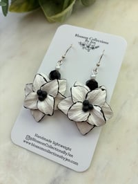 Image 2 of  Classy flowers 
