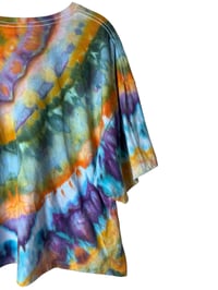 Image 6 of 3XL Crop Tee in Sunrise Agate Ice Dye