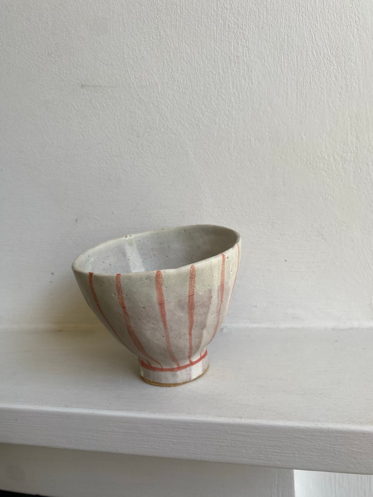 Deep footed Bowl (red circle) Image 4