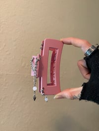 Image 2 of FIERCE CLAW CLIP (style m)