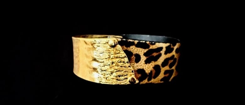 Image of Leopard Brushed Gold Snap Bracelet 