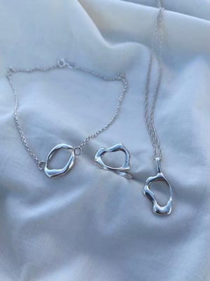 Image of Liquid O choker 