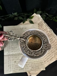 Image 4 of Sublime passe-thé, fleur de Lys, plaqué argent, XIXème siècle