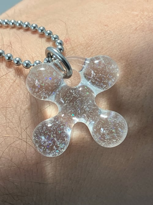 Image of crushed opal clover 
