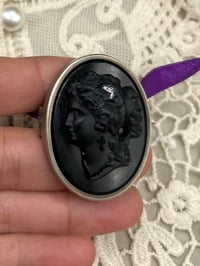 Image 4 of Superbe et grand camée en argent massif, verre noir, début 1900