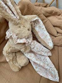 Image 5 of LAPIN TOUT DOUX  ET SON LANGE FLEURI PASTEL