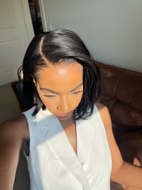 Image 3 of 10 inch YAKI 7x5 HD LACE CLOSURE BOB wig