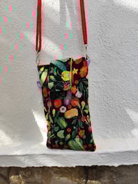 Image 5 of Bolsito broche para el móvil HUERTA negro