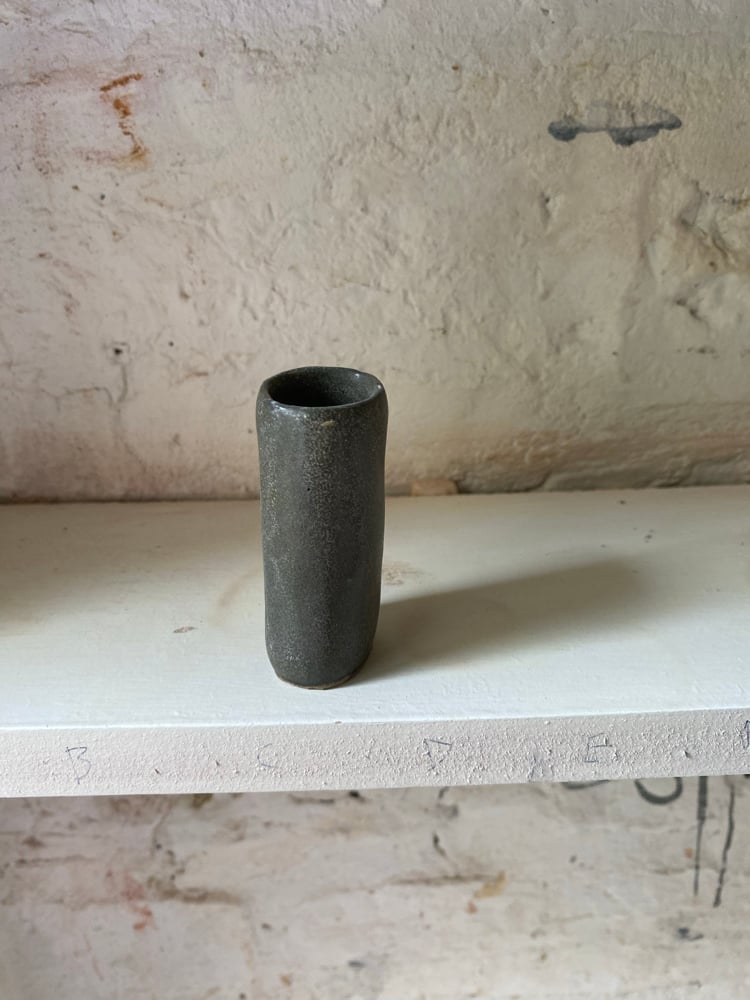 Small tubular pot 111 Image 3