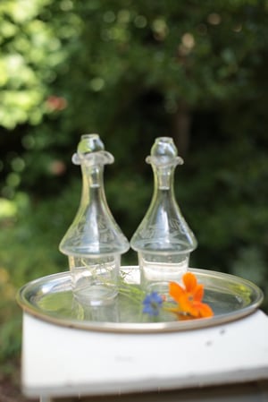 Image of Essig und Öl Fläschen, Glas, mit dekorativem Schliff, französisch