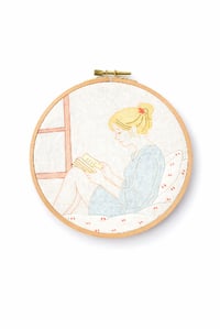 Image 2 of Bordado artesanal · Mujer leyendo junto a la ventana