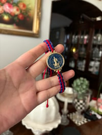 Image 1 of Pulsera de la Medalla de San Benito (rojo/azul) 