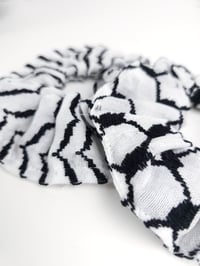 Image 3 of Keffiyeh Scrunchies Black and White 