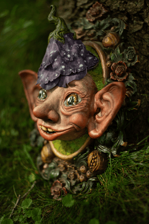 Image of Elf on Antique Frame 