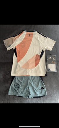 Image 2 of Spain white kit