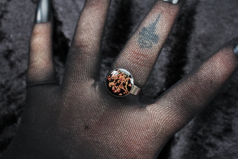Dead good sorrell seeds floral ring Image 5