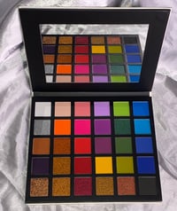 Image 2 of Bold ‘n Vibrant Eyeshadow palette 