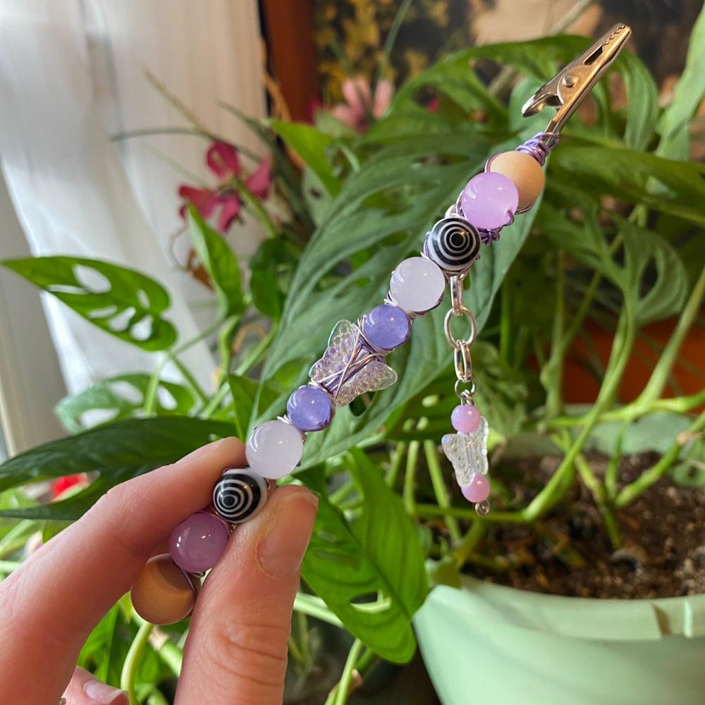 Image of lace wing roach clip 