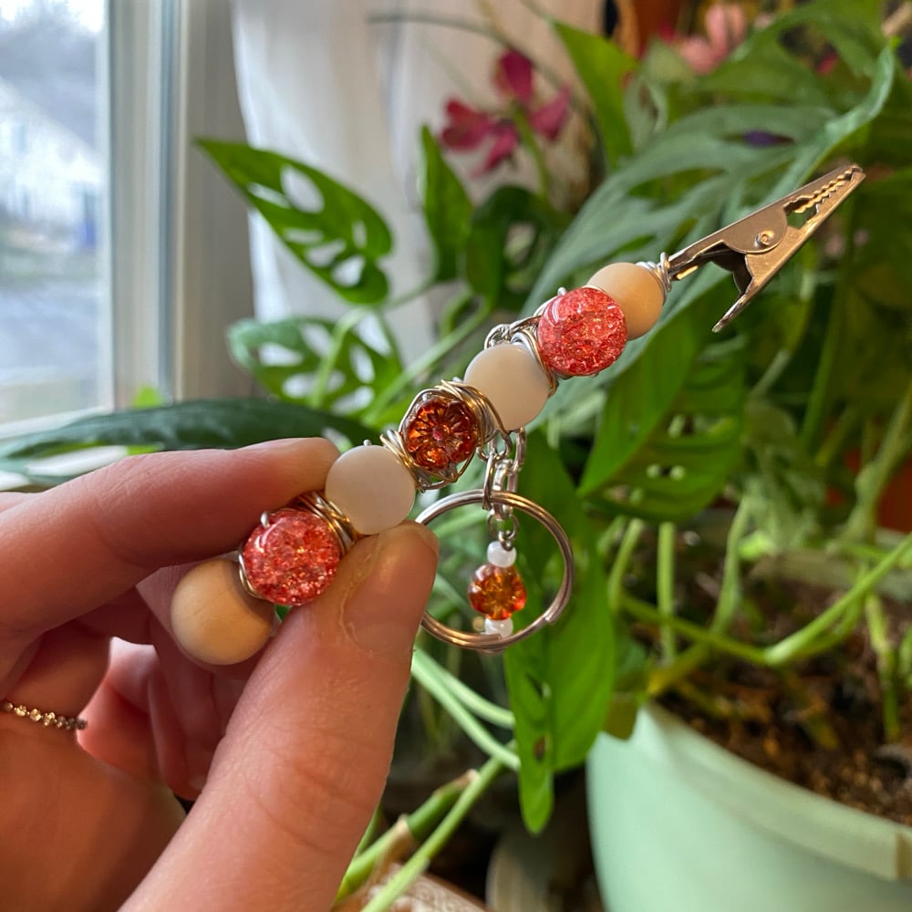 Image of red hibiscus clip keychain 