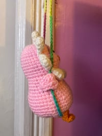 Image 3 of Swinging Duck (Pink) 