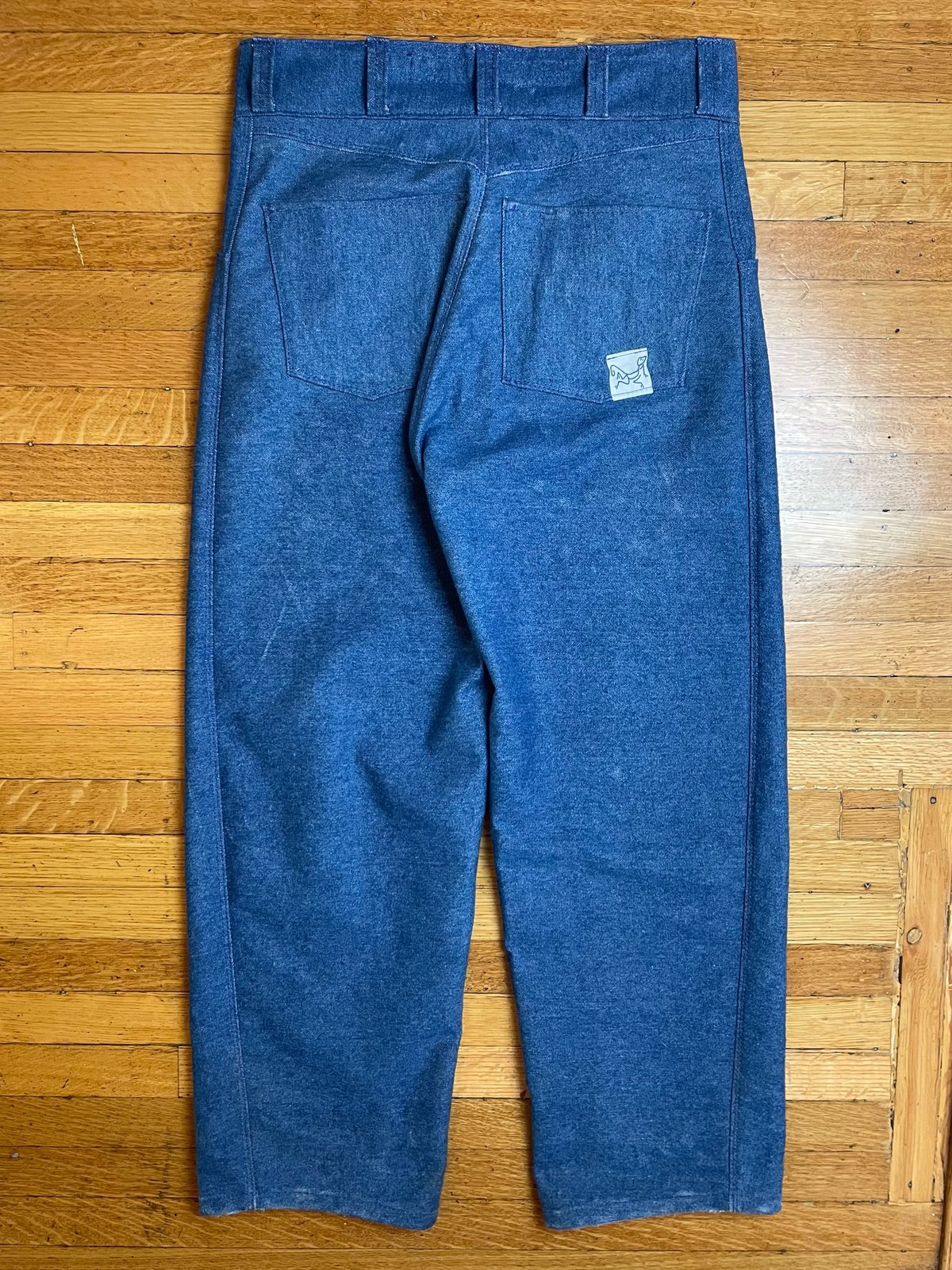 DISTRESSED LIZARD JEANS | Lizard Stuff