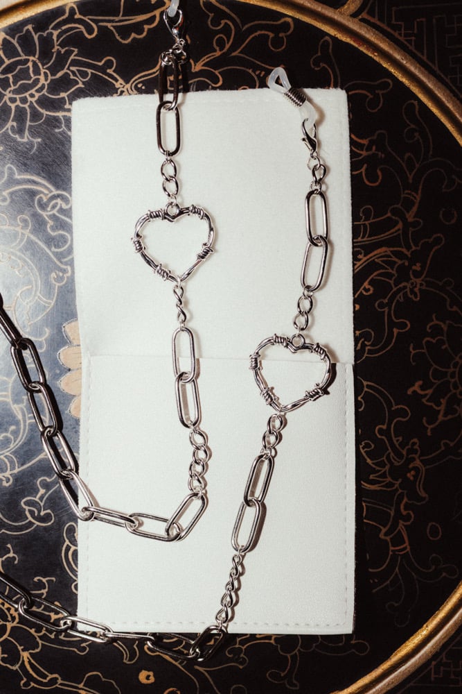 Image of silver barbed wire hearts (big)