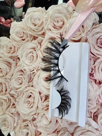 Image 2 of Halo Lashes