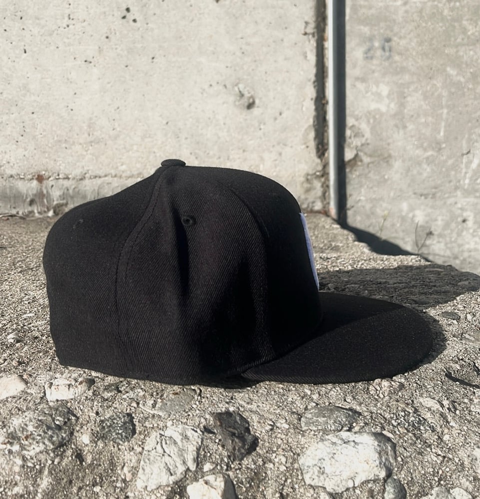 Image of @La Fitted