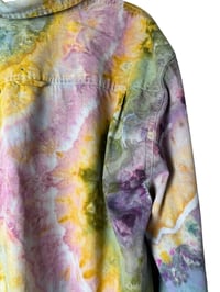 Image 9 of ♻️ UPCYCLED M Men's Button Front Shirt in Appalachian Sunset Geode Ice Dye