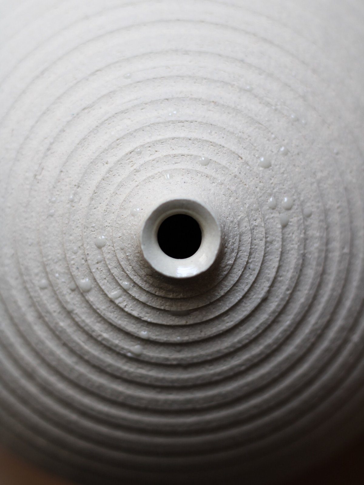 Image of textured vase 03