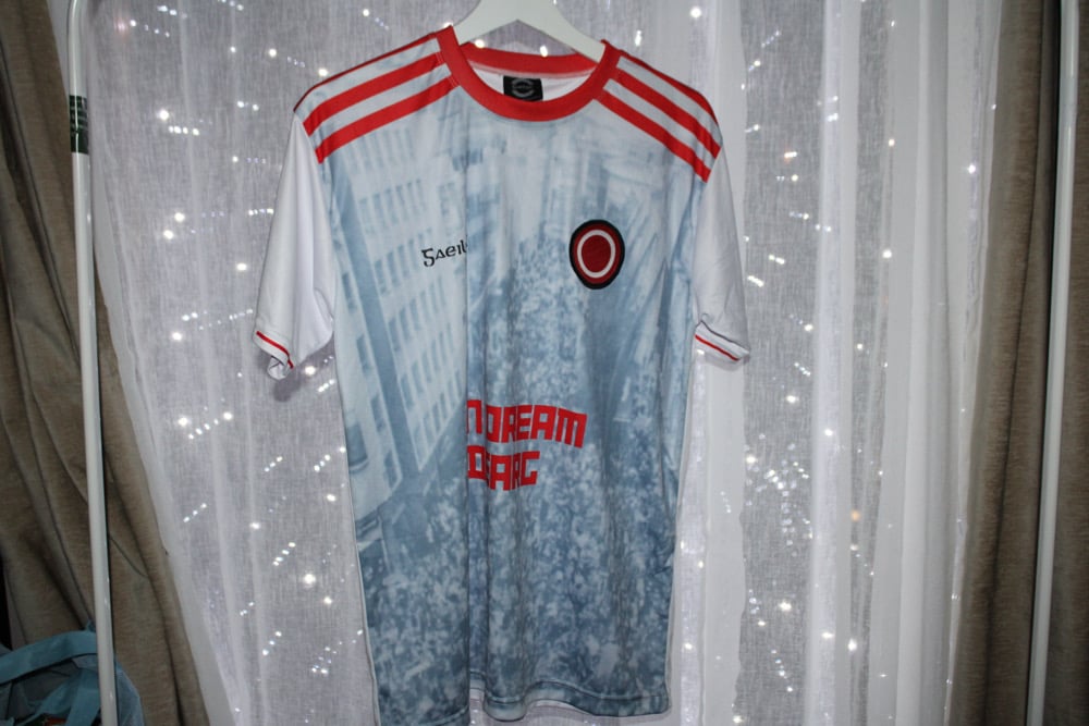 An Dream Dearg Jersey Bán