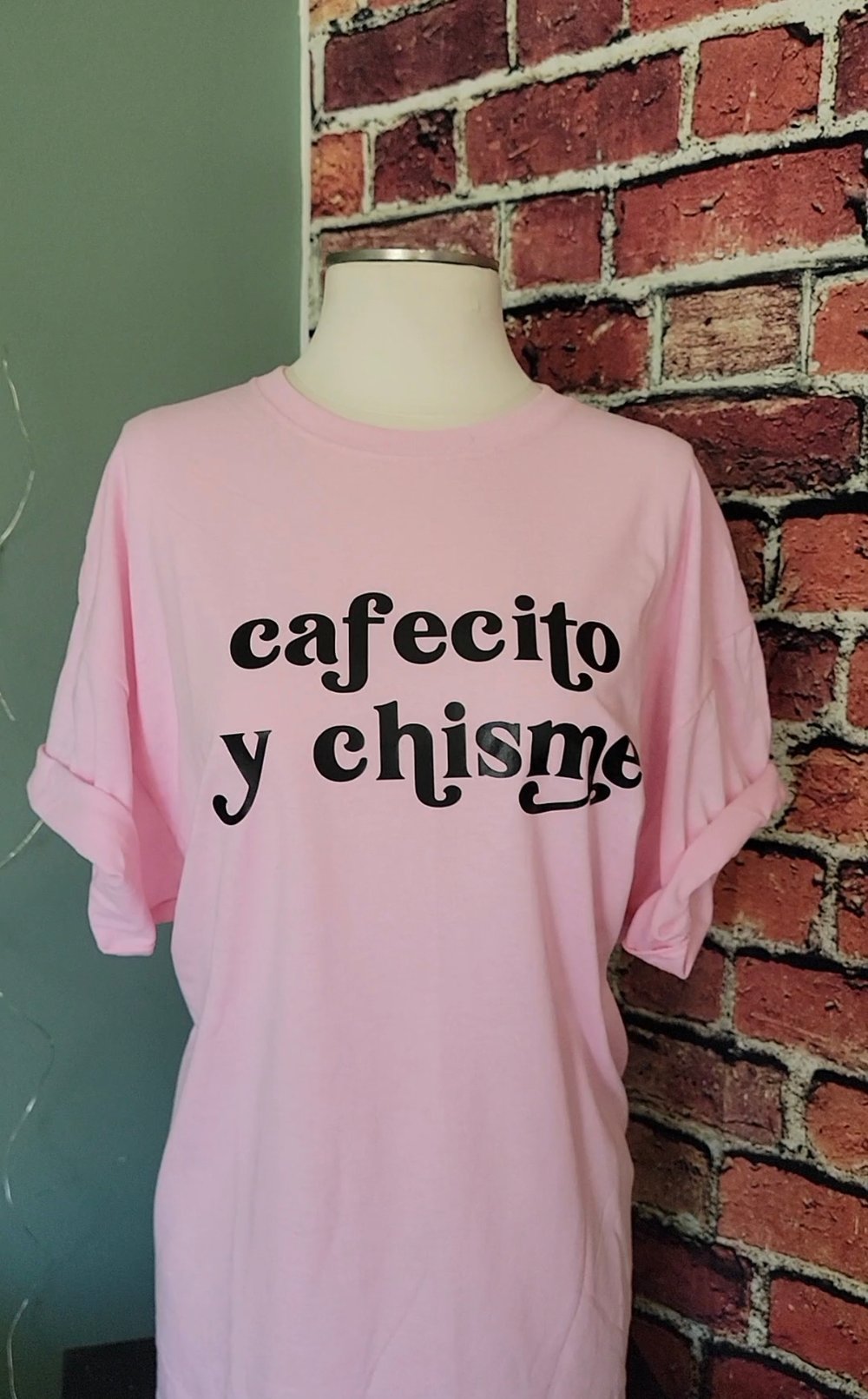 Cafecito y Chisme tee