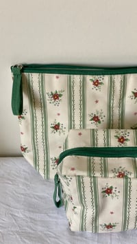 Image 6 of Trousse de toilette fleurie