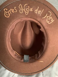 Image 5 of "Eres Hija Del Rey" Hand-Burned, Painted Panama Hat