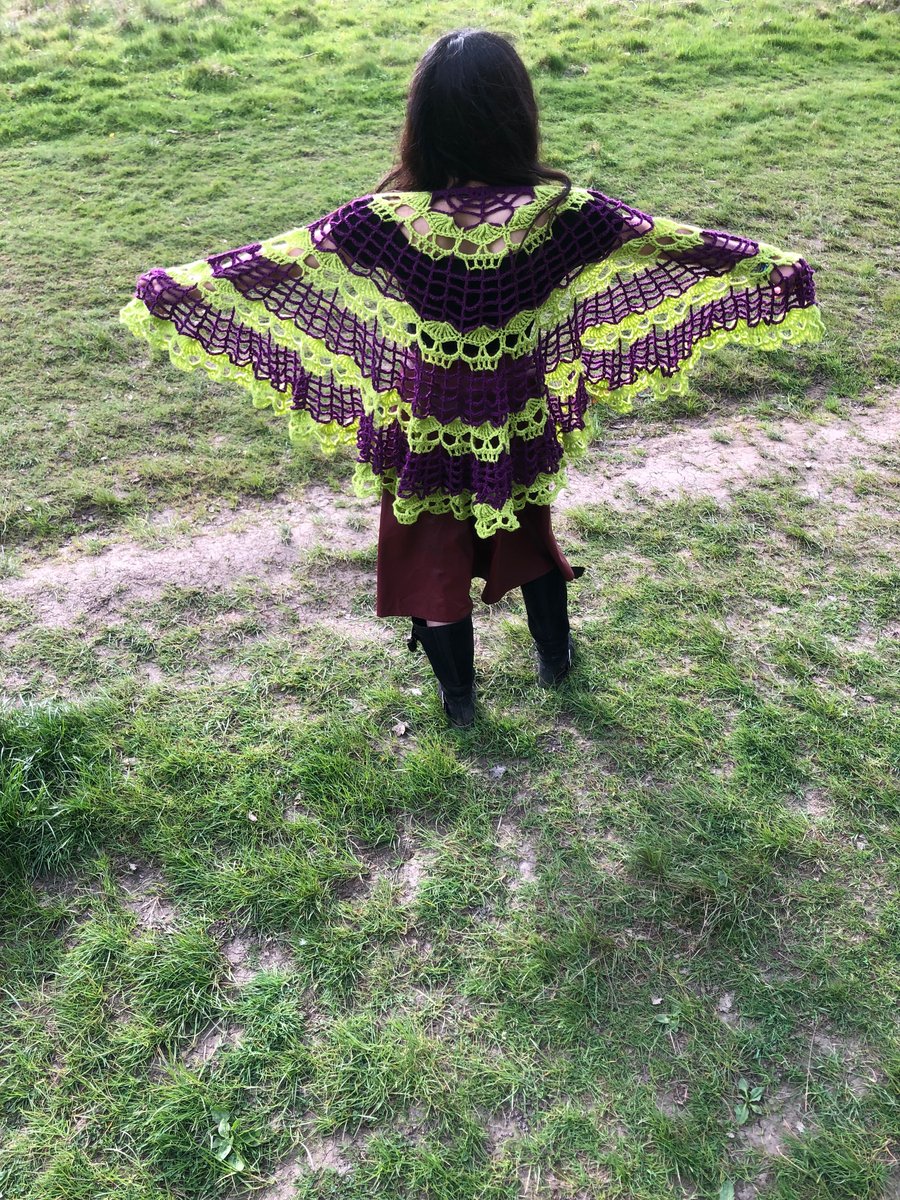 Image of Spiderweb Skull Shawl