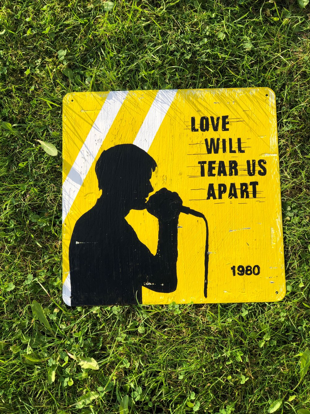 Love - metal plate 30 x 30 cms 