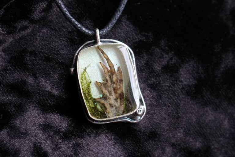 dead good frog paw necklace reduced due to scratch