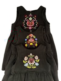 Image 15 of Festkjole med bunadsbroderi