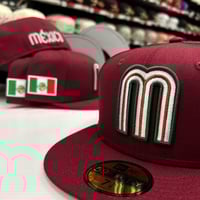 Image 1 of New Era 59Fifty Cardinal / side flag