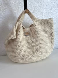Image 2 of Bolsos tejidos a mano