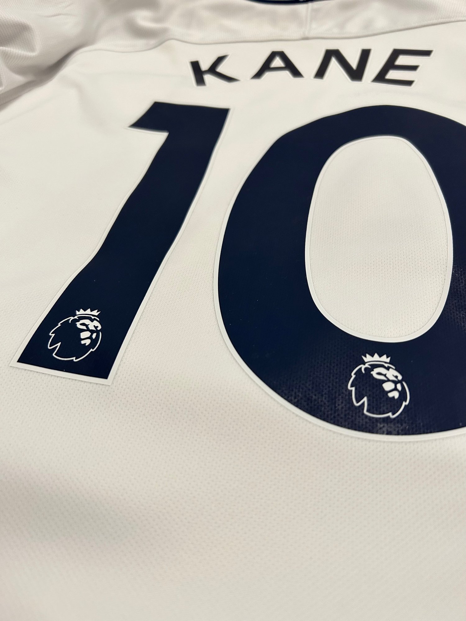 Image of Tottenham Hotspur “KANE 10” 2017/18 Home Shirt + PL patches, L