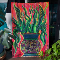 Image of skull vase on cardboard *pick up only* (blacklight)