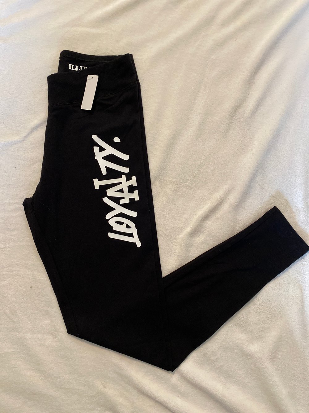 Image of Black legging all white  la turns pink 